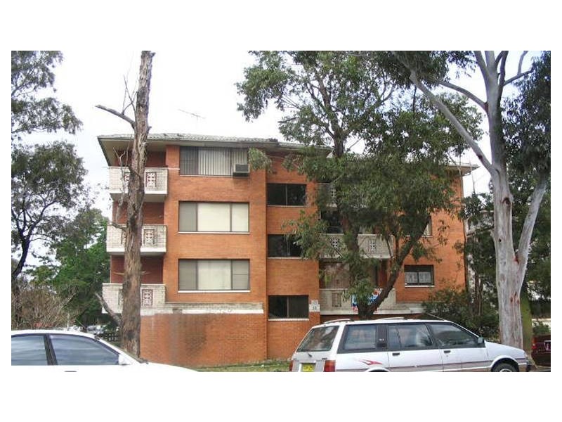 4/32 REMEMBRANCE AVE, Warwick Farm NSW 2170