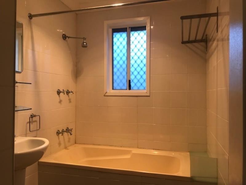 8 Ida Avenue, Lurnea NSW 2170