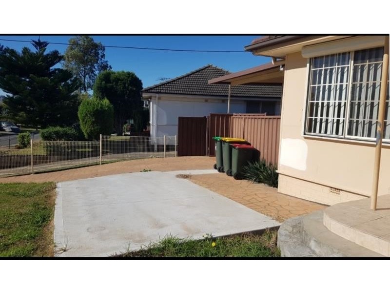 8 Ida Avenue, Lurnea NSW 2170