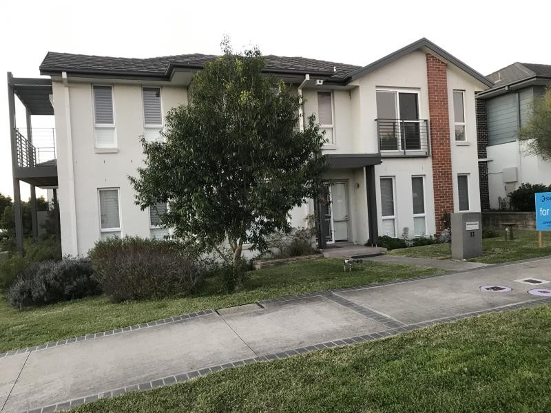 12 Truscott Avenue, Middleton Grange NSW 2171