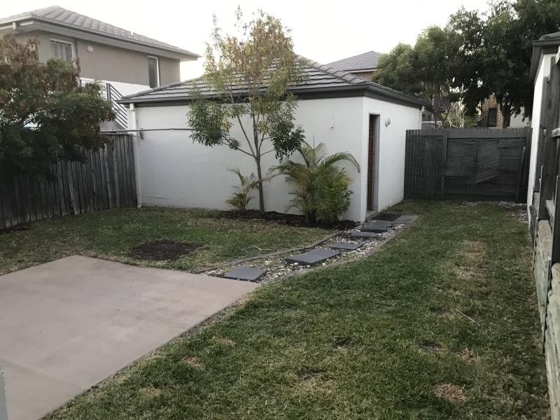 12 Truscott Avenue, Middleton Grange NSW 2171