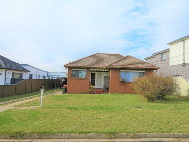 12 Macdonald avenue, Lurnea NSW 2170