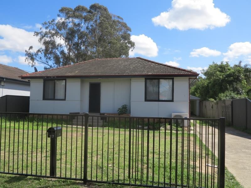 27 Gabo Crescent, Sadleir NSW 2168
