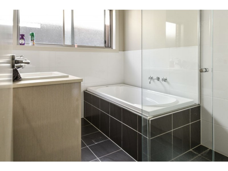 8 zagreb street, Prestons NSW 2170