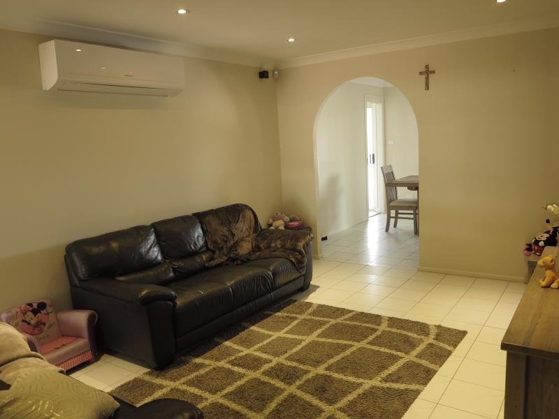 9 Verge Pl, West Hoxton NSW 2171