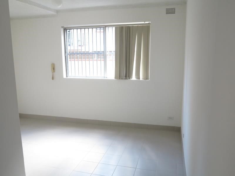 2/120 MOORE STREET, Liverpool NSW 2170