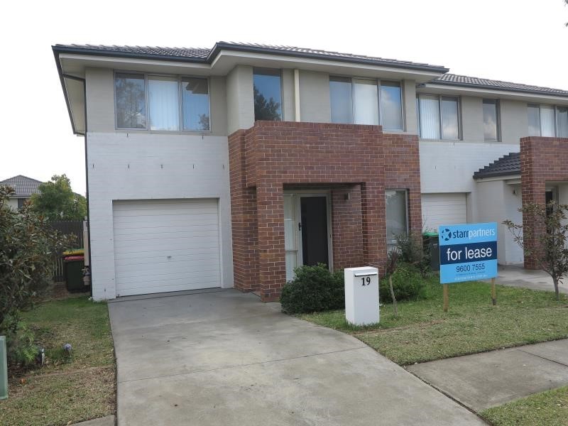 19 Atlantic Blvd, Glenfield NSW 2167
