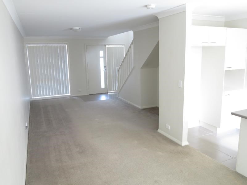 19 Atlantic Blvd, Glenfield NSW 2167