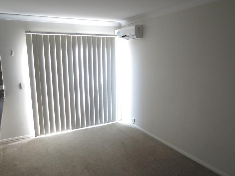 19 Atlantic Blvd, Glenfield NSW 2167