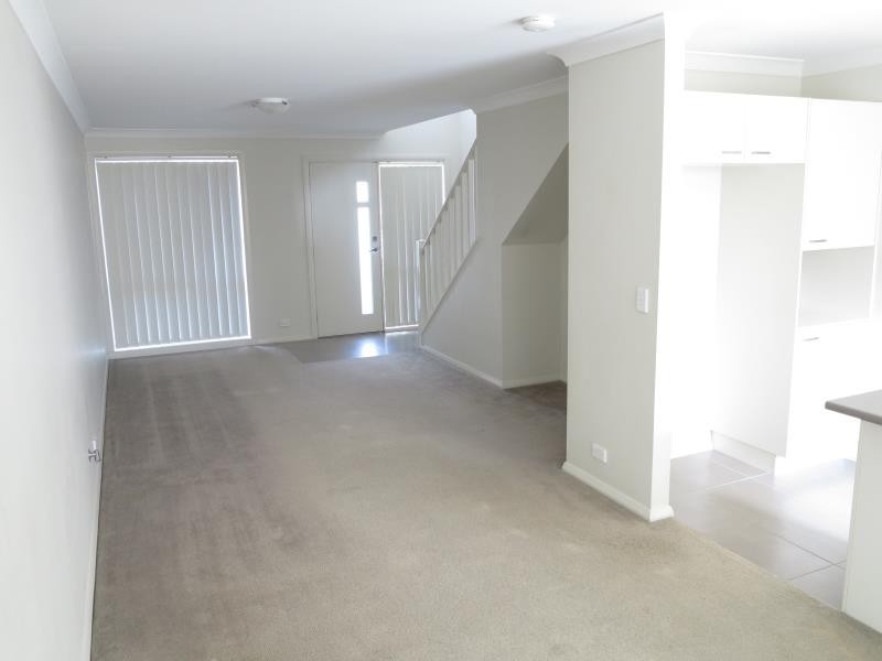 19 Atlantic Blvd, Glenfield NSW 2167