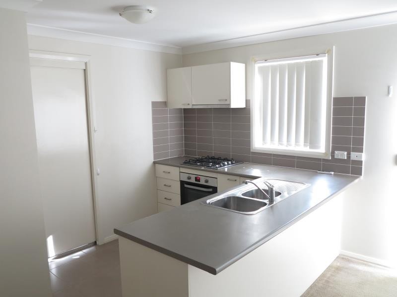 19 Atlantic Blvd, Glenfield NSW 2167