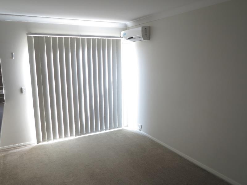 19 Atlantic Blvd, Glenfield NSW 2167