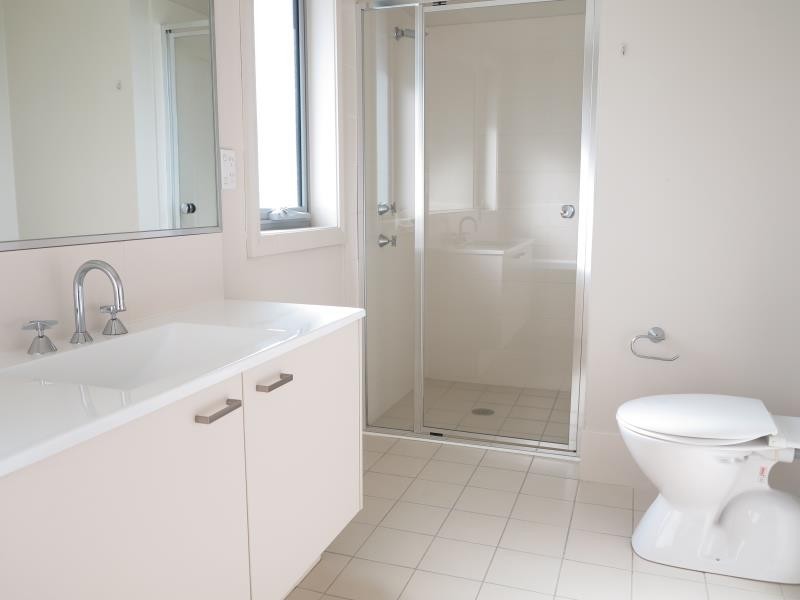 19 Atlantic Blvd, Glenfield NSW 2167