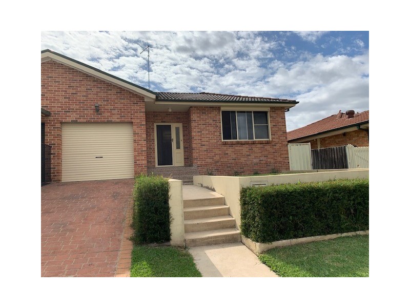 39B Lindeman Cres, Green Valley NSW 2168
