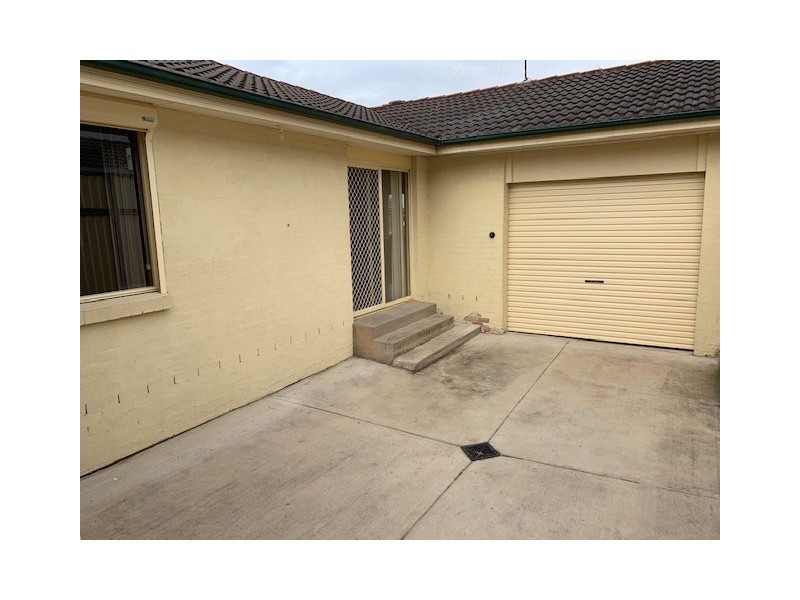 39B Lindeman Cres, Green Valley NSW 2168
