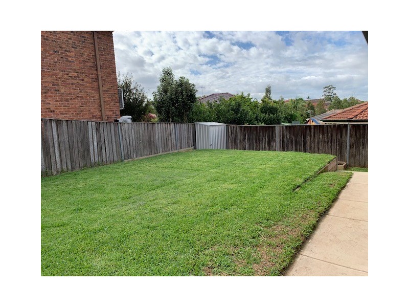 39B Lindeman Cres, Green Valley NSW 2168