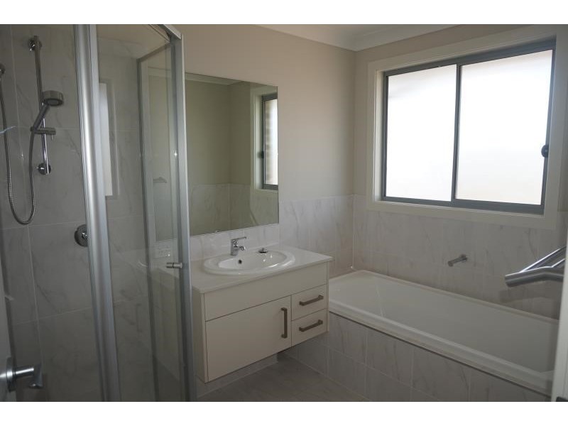 34 Dardenelles Rd, Edmondson Park NSW 2174