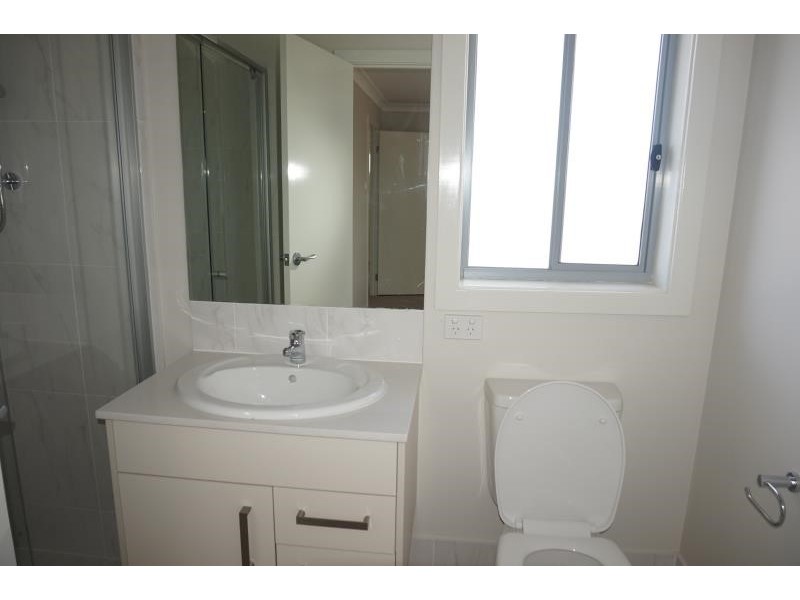 34 Dardenelles Rd, Edmondson Park NSW 2174