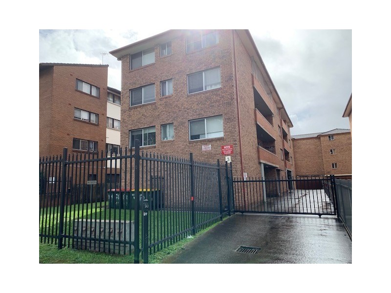 2/3 Lachlan Street, Warwick Farm NSW 2170