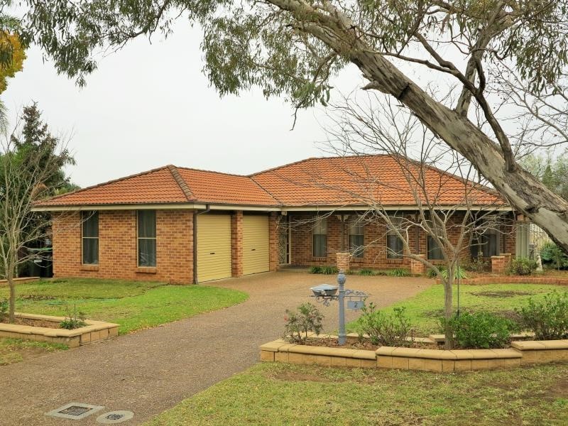 2 Saunders Pl, Raby NSW 2566
