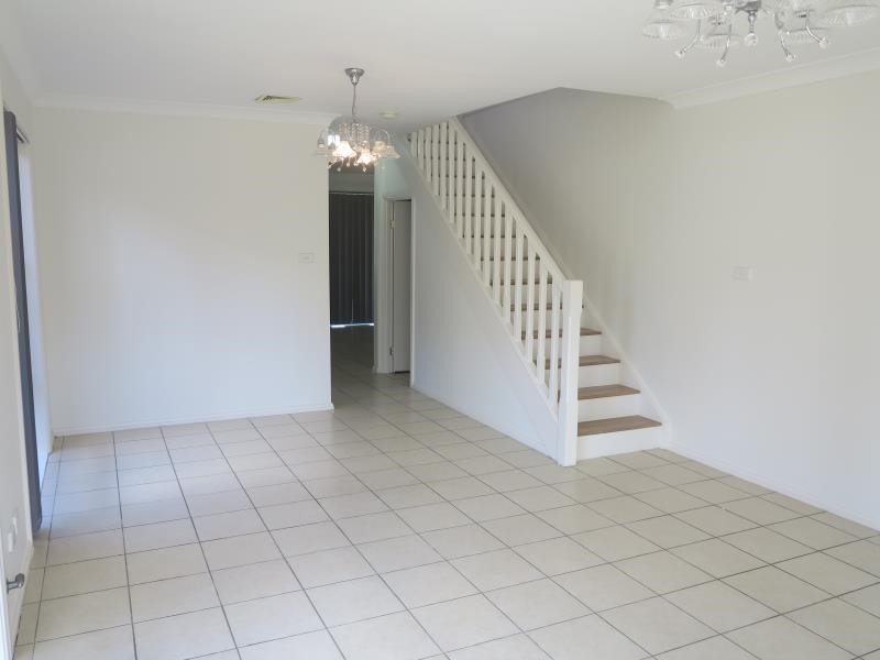 72 HARRADEN DRIVE, West Hoxton NSW 2171