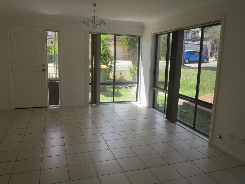 72 HARRADEN DRIVE, West Hoxton NSW 2171