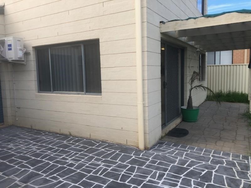 72 HARRADEN DRIVE, West Hoxton NSW 2171