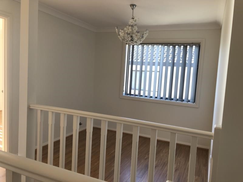 72 HARRADEN DRIVE, West Hoxton NSW 2171