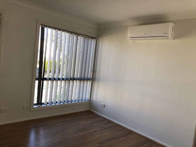 72 HARRADEN DRIVE, West Hoxton NSW 2171