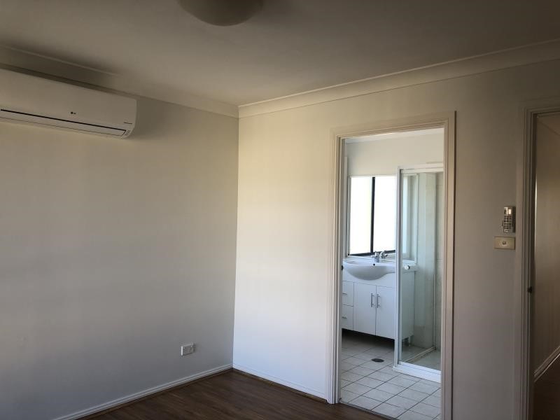 72 HARRADEN DRIVE, West Hoxton NSW 2171