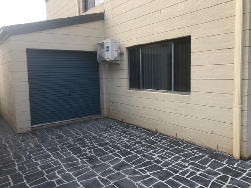 72 HARRADEN DRIVE, West Hoxton NSW 2171