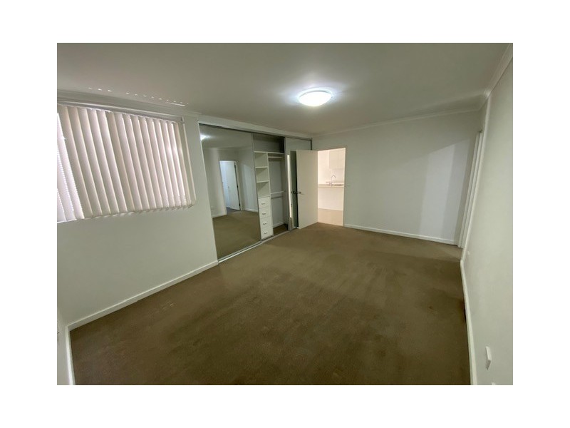 18/42 Hoxton Park Rd, Liverpool NSW 2170