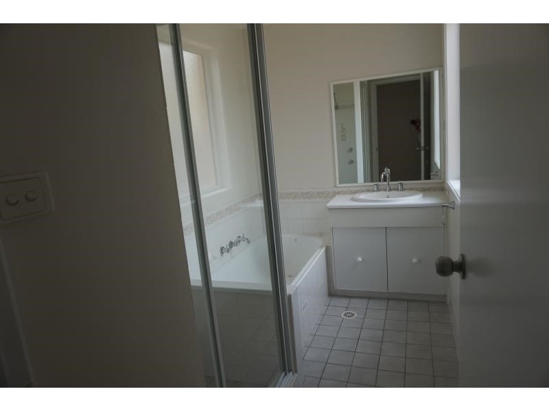 192 COCKATIEL CIRCUIT, Green Valley NSW 2168