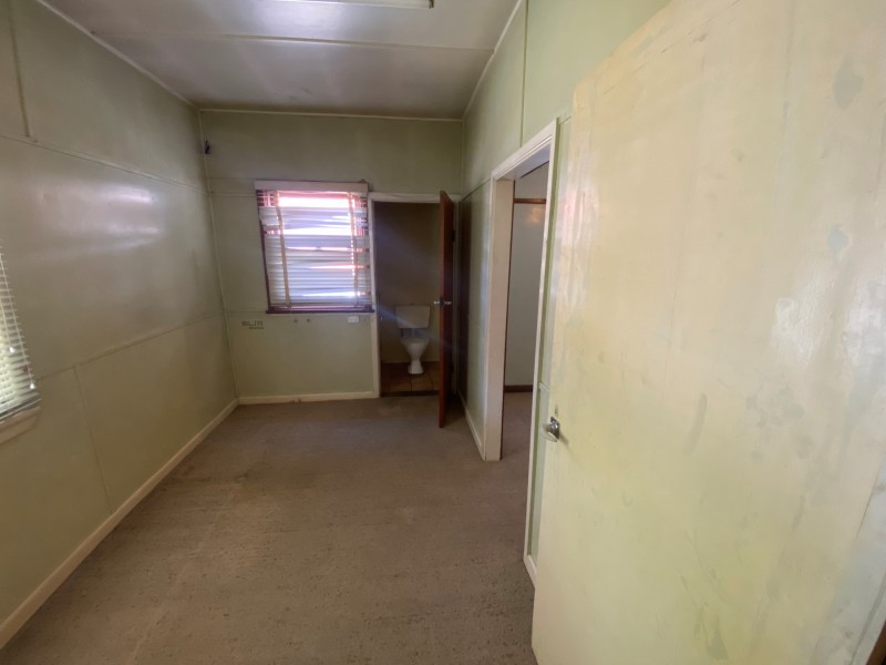 4 Drummond St, Warwick Farm NSW 2170