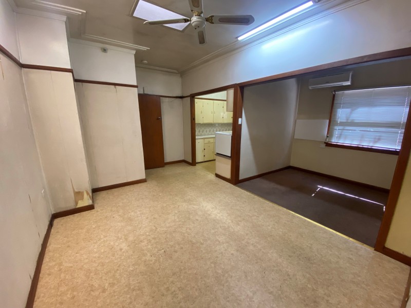 4 Drummond St, Warwick Farm NSW 2170