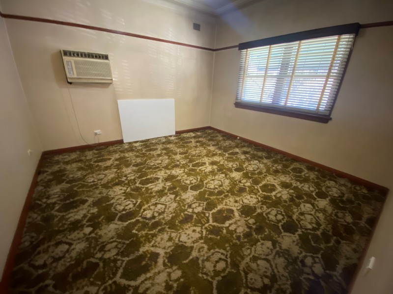 4 Drummond St, Warwick Farm NSW 2170