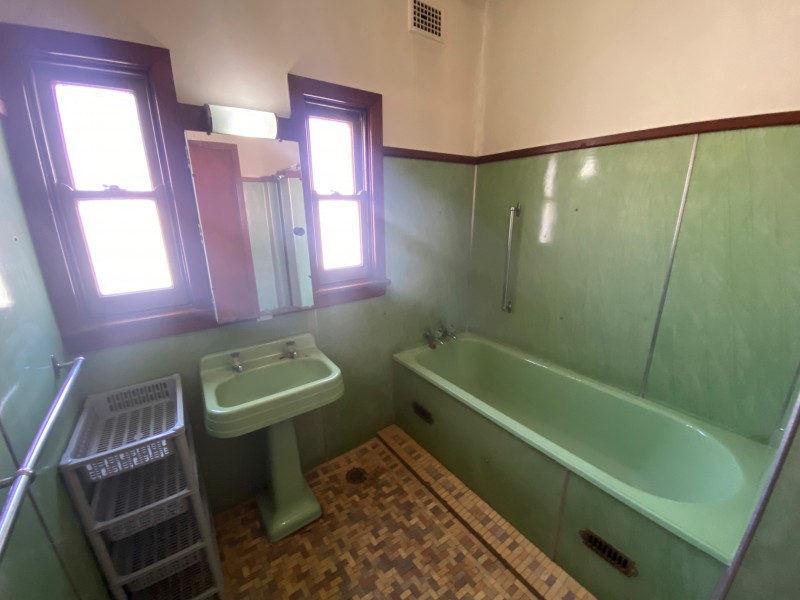 4 Drummond St, Warwick Farm NSW 2170