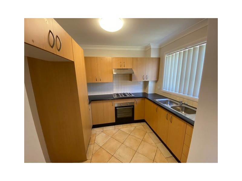 2/1 Lions Avenue, Lurnea NSW 2170