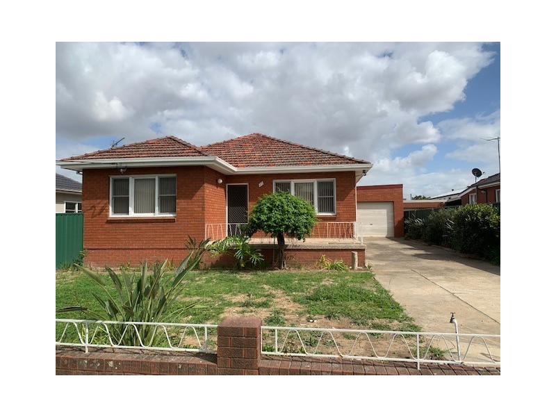 33 Market St, Moorebank NSW 2170