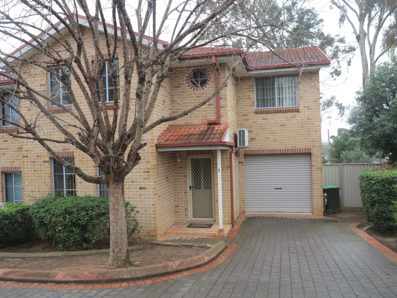 1/3 Turner Place, Casula NSW 2170