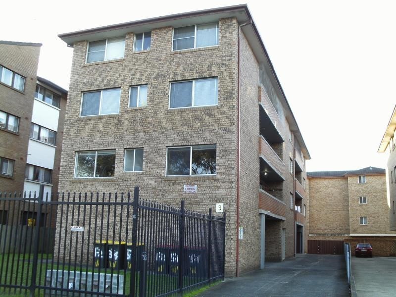 2/3 Lachlan Street, Warwick Farm NSW 2170