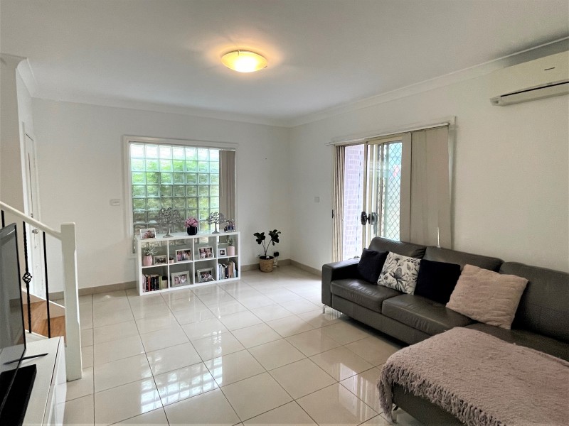 2/180 Newbridge Rd, Moorebank NSW 2170