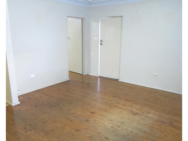 1/6 Drummond St, Warwick Farm NSW 2170