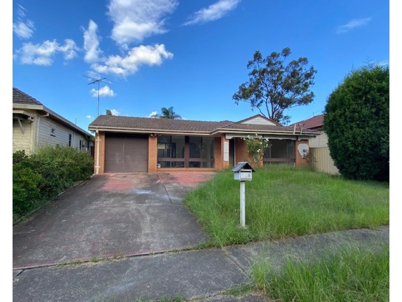 6 Carnation Ave, Casula NSW 2170