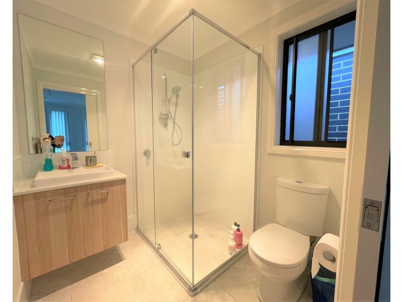 17 McMillan St, Gregory Hills NSW 2557