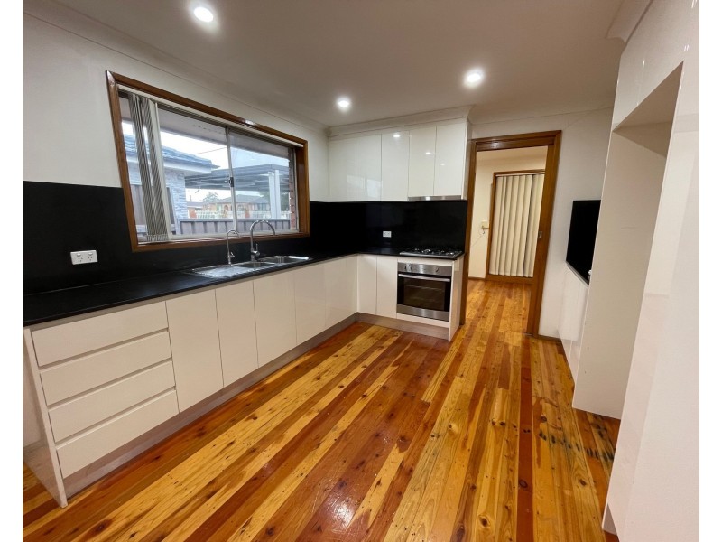 42 Hillview Parade, Lurnea NSW 2170