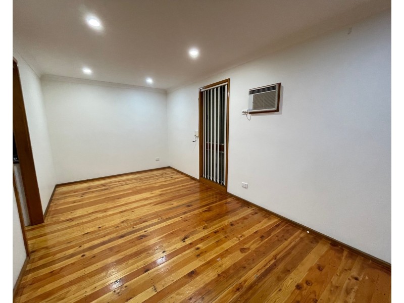 42 Hillview Parade, Lurnea NSW 2170