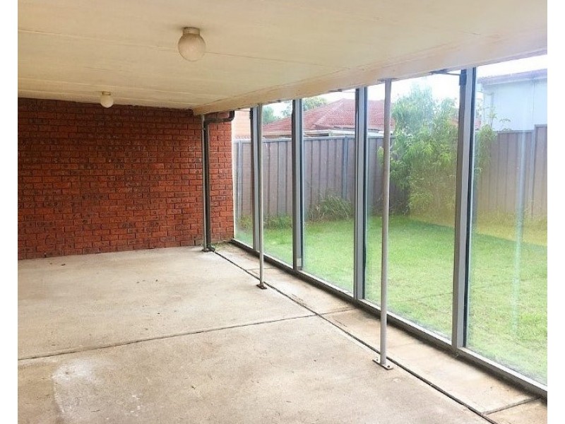 42 Hillview Parade, Lurnea NSW 2170
