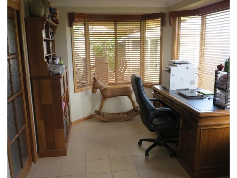 8 Marin Pl, Prestons NSW 2170