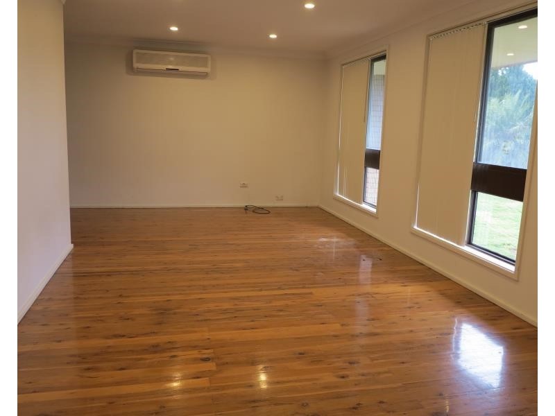 43 Elouera Cres, Woodbine NSW 2560